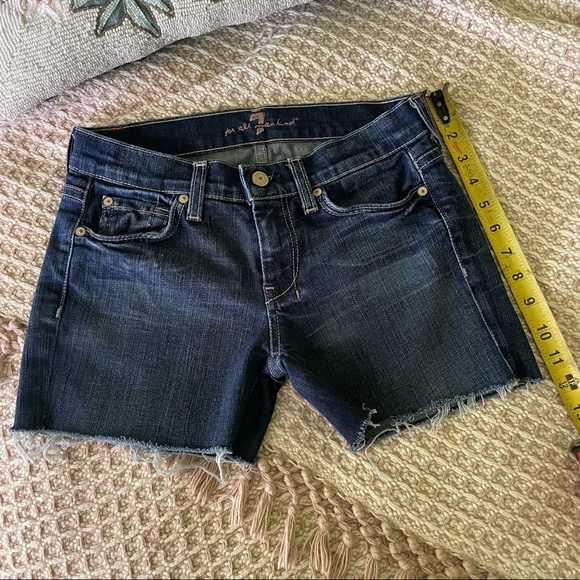 Jean Raw Hem Denim Shorts - Picture 4 of 6